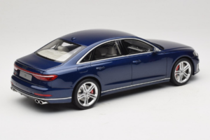 Audi S8 D5 Modra GT Spirit 1:18 GT313 Smola – slika 2 od 6