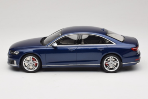 Audi S8 D5 Modra GT Spirit 1:18 GT313 Smola – slika 3 od 6