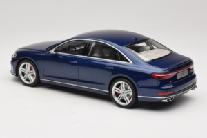 Audi S8 D5 Modra GT Spirit 1:18 GT313 Smola – slika 5 od 6