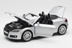 Audi TT 8J Roadster Svetlo Srebrn Minichamps 1:18 5010500515 Kovina – slika 2 od 8