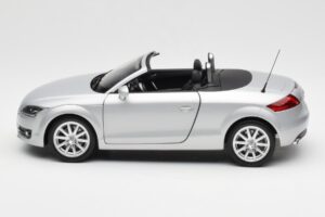 Audi TT 8J Roadster Svetlo Srebrn Minichamps 1:18 5010500515 Kovina – slika 4 od 8