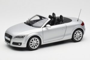 Audi TT 8J Roadster Svetlo Srebrn Minichamps 1:18 5010500515 Kovina