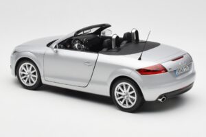 Audi TT 8J Roadster Svetlo Srebrn Minichamps 1:18 5010500515 Kovina – slika 7 od 8