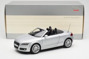 Audi TT 8J Roadster Svetlo Srebrn Minichamps 1:18 5010500515 Kovina – slika 8 od 8