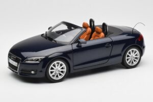 Audi TT 8J Roadster Globokomorski Moder Minichamps 1:18 5010500525 Kovina