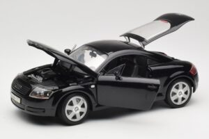 Audi TT 8N Črna Revell 1:18 08953 Kovina – slika 2 od 8