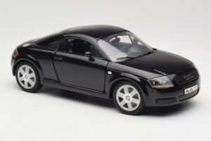 Audi TT 8N Črna Revell 1:18 08953 Kovina – slika 6 od 8