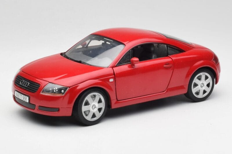 Audi TT 8N Coupe Rdeč Revell 1:18 89909092 Kovina