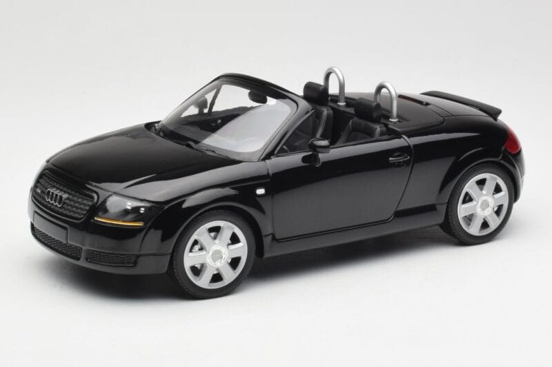 Audi TT 8N Roadster Black Metallic Minichamps 1:18 155017030 Kovina