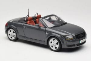 Audi TT 8N Roadster Siv Maisto 1:18 50346 Kovina – slika 6 od 8
