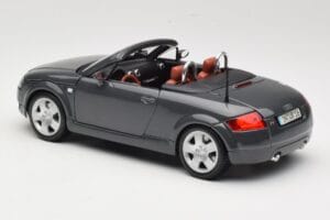 Audi TT 8N Roadster Siv Maisto 1:18 50346 Kovina – slika 7 od 8