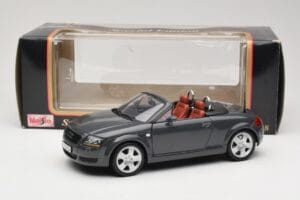 Audi TT 8N Roadster Siv Maisto 1:18 50346 Kovina – slika 8 od 8