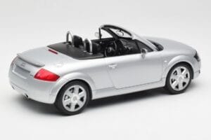 Audi TT 8N Roadster Silver Metallic Minichamps 1:18 155017031 Kovina – slika 2 od 6