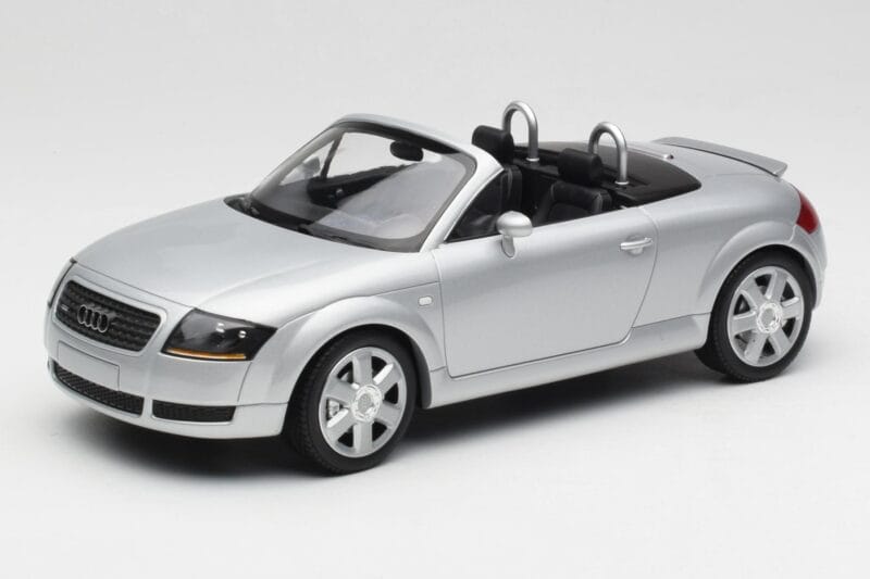 Audi TT 8N Roadster Silver Metallic Minichamps 1:18 155017031 Kovina