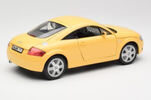 Audi TT 8N Rumen Revell 1:18 08954-M1 Kovina – slika 3 od 8