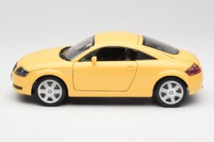 Audi TT 8N Rumen Revell 1:18 08954-M1 Kovina – slika 4 od 8