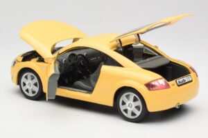 Audi TT 8N Rumen Revell 1:18 08954-M1 Kovina – slika 5 od 8