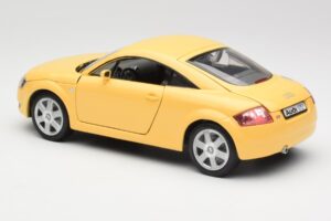 Audi TT 8N Rumen Revell 1:18 08954-M1 Kovina – slika 7 od 8