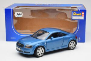 Audi TT 8N Moder Revell 1:18 8954 Kovina – slika 8 od 8