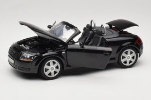 Audi TT 8N Roadster Črna Revell 1:18 8980 Kovina – slika 2 od 8