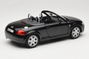 Audi TT 8N Roadster Črna Revell 1:18 8980 Kovina – slika 3 od 8