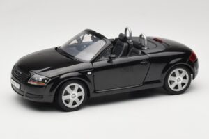 Audi TT 8N Roadster Črna Revell 1:18 8980 Kovina