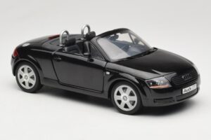 Audi TT 8N Roadster Črna Revell 1:18 8980 Kovina – slika 6 od 8