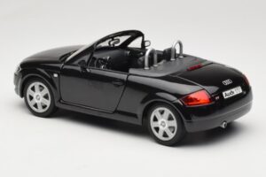 Audi TT 8N Roadster Črna Revell 1:18 8980 Kovina – slika 7 od 8
