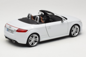 Audi TT 8S Roadster Glacier White Minichamps 1:18 5011400515 Kovina – slika 3 od 8