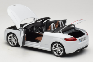 Audi TT 8S Roadster Glacier White Minichamps 1:18 5011400515 Kovina – slika 5 od 8