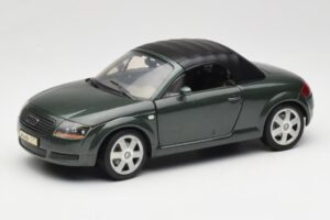 Audi TT 8N Roadster Zelena Revell 1:18 8979 Kovina