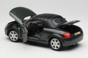 Audi TT 8N Roadster Zelena Revell 1:18 08979 Kovina – slika 5 od 8