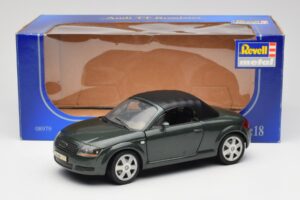 Audi TT 8N Roadster Zelena Revell 1:18 08979 Kovina – slika 8 od 8