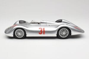 Auto Union Typ C Stromlinie #31 B. Rosemeyer 1937 Srebrna Revell 1:18 08436 Kovina – slika 4 od 8