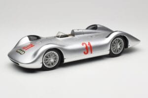 Auto Union Typ C Stromlinie #31 B. Rosemeyer 1937 Srebrna Revell 1:18 08436 Kovina