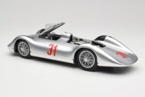 Auto Union Typ C Stromlinie #31 B. Rosemeyer 1937 Srebrna Revell 1:18 08436 Kovina – slika 5 od 8