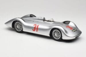Auto Union Typ C Stromlinie #31 B. Rosemeyer 1937 Srebrna Revell 1:18 08436 Kovina – slika 6 od 8