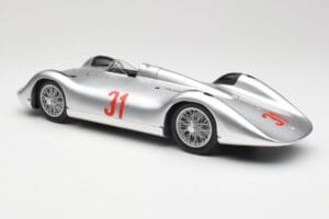 Auto Union Typ C Stromlinie #31 B. Rosemeyer 1937 Srebrna Revell 1:18 08436 Kovina – slika 7 od 8