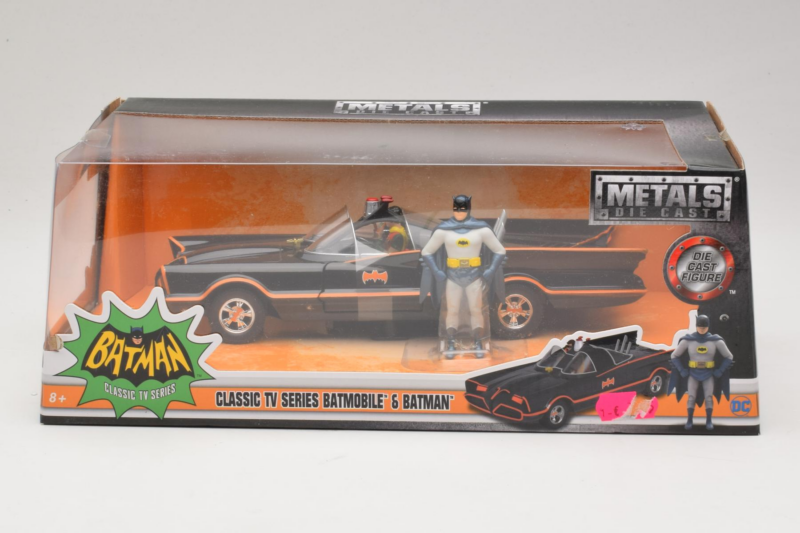 Batmobile S Figurico Batmana Metals Diecast 1:24 98259 Kovina