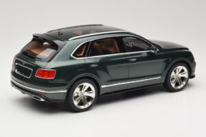 Bentley Bentayga Styling Pack Zelena GT Spirit 1:18 GT133 Smola – slika 2 od 6