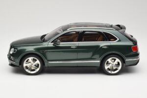 Bentley Bentayga Styling Pack Zelena GT Spirit 1:18 GT133 Smola – slika 3 od 6