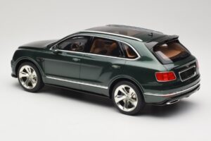 Bentley Bentayga Styling Pack Zelena GT Spirit 1:18 GT133 Smola – slika 5 od 6