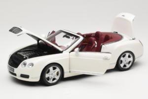 Bentley Continental GTC Bel Minichamps 1:18 100139032 Kovina – slika 2 od 8
