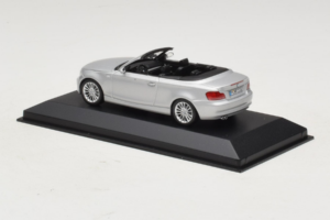 BMW 1-Series E88 Kabriolet Titan Silver Minichamps 1:43 80420427037-R1 Kovina – slika 3 od 5
