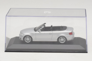 BMW 1-Series E88 Kabriolet Titan Silver Minichamps 1:43 80420427037-R1 Kovina – slika 4 od 5