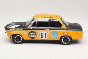 BMW 1600-2 BMW Alpina #61 R. Herzog / N. Lauda DNF 6 Hours Nurburgring 1970 Minichamps 1:18 155702661 Kovina – slika 3 od 6