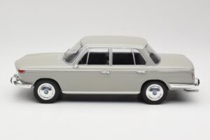BMW 2000 TI Siv MCG 1:18 MCG18112 Kovina – slika 3 od 6