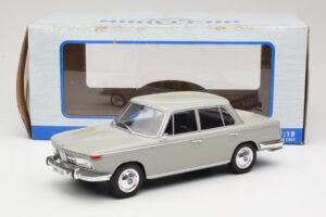 BMW 2000 TI Siv MCG 1:18 MCG18112 Kovina – slika 6 od 6