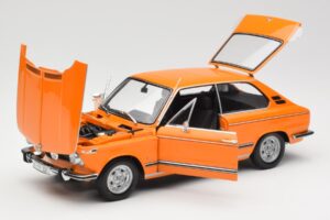 BMW 2000 Tii Touring Oranžna Minichamps 1:18 80430145824 Kovina – slika 2 od 8