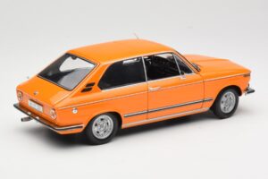 BMW 2000 Tii Touring Oranžna Minichamps 1:18 80430145824 Kovina – slika 3 od 8
